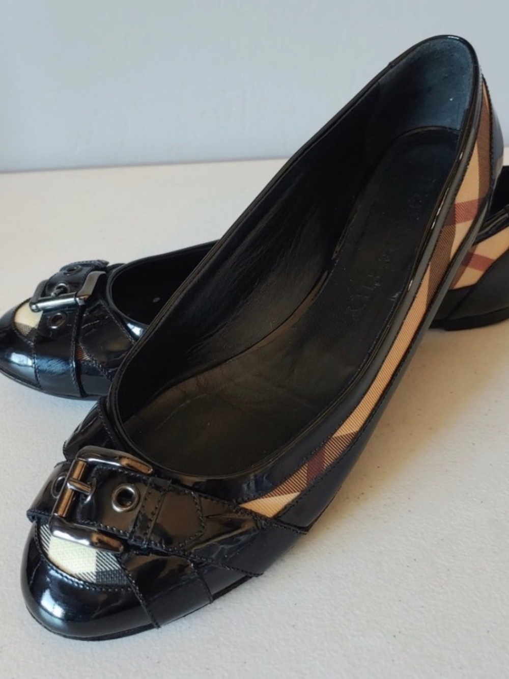 BURBERRY flats